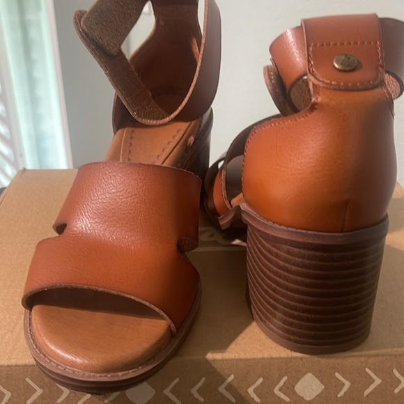 ZODIAC Women's Ida Block Heeled Sandal ankle strap cognac brown size 6 M - Picture 8 of 12